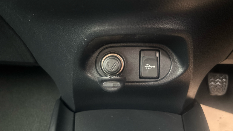 Toyota Yaris 1.5 VVT-i Design 5dr Petrol Hatchback